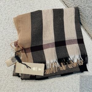 Burberry checkered scarf
